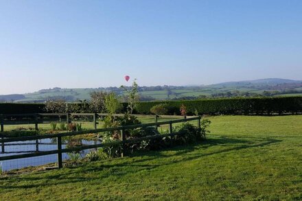 THE OLD GRANARY, pet friendly, with a garden in Polyphant