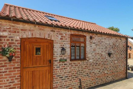 STABLE COTTAGE, romantic, character holiday cottage in Thirsk