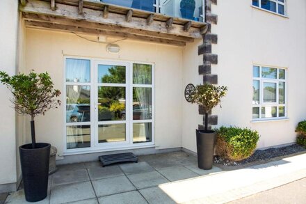 8 TYWOD ARIAN, pet friendly, luxury holiday cottage in Morfa Nefyn