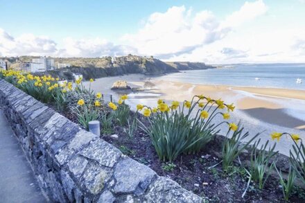 SOUTH BEACH AT THE HIDEAWAY, family friendly in Tenby