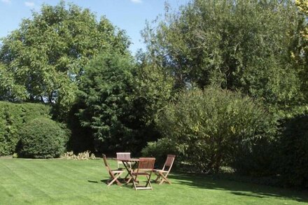 THE COACH HOUSE, pet friendly, with a garden in Canon Pyon