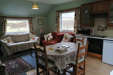 South Lodge - sleeps 4 guests  in 2 bedrooms