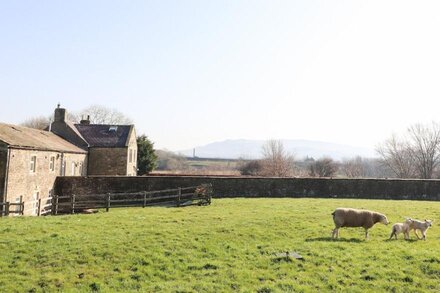 ZOEY COTTAGE, family friendly, luxury holiday cottage in Skipton