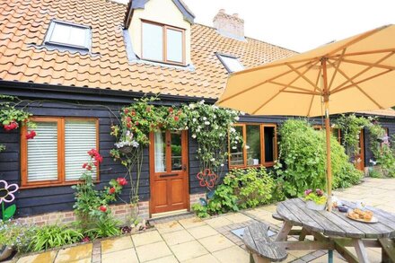 Ash - Three Bedroom House, Sleeps 6