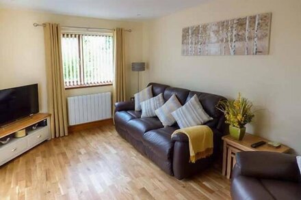 1 THE POTTERIES, pet friendly, with a garden in Darlington