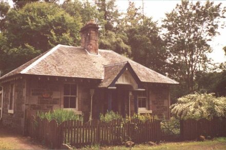 Eagle Lodge, Gatehouse adjacent to A73, Carmichael Country Cottages.  Pets Welcome