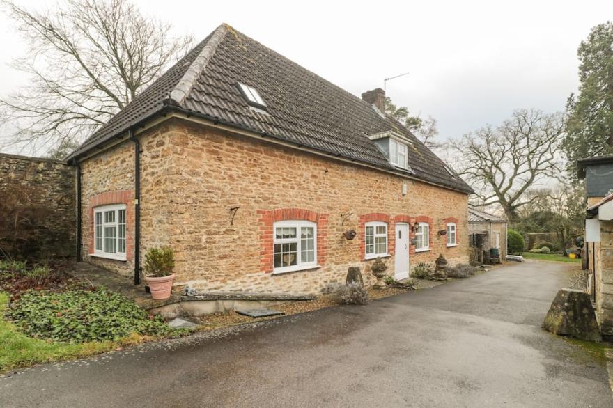 ALDRICH COTTAGE, family friendly, with a garden in Radstock