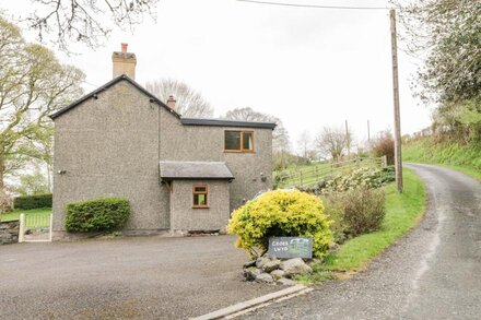 GROES LWYD, pet friendly, character holiday cottage in Pencoed