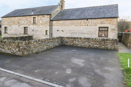 OLD HALL BARN, character holiday cottage, with open fire in Hope