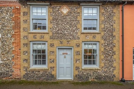 Teacup Cottage is as adorable as its name would imply. Crammed full of cosy character and with bags