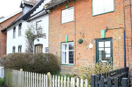 Tinkers Cottage - Three Bedroom House, Sleeps 5