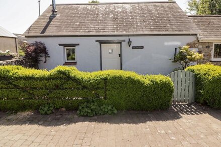 THE OLD STABLE, pet friendly, with open fire in Wolfscastle