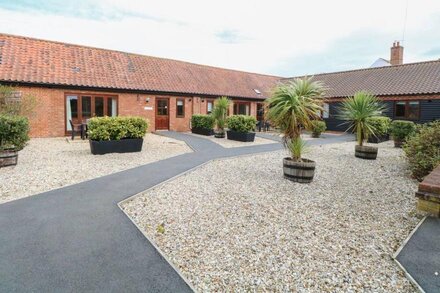 SYCAMORE, family friendly, with a garden in Wood Norton