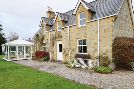 KERRISDALE, family friendly, with a garden in Dornoch