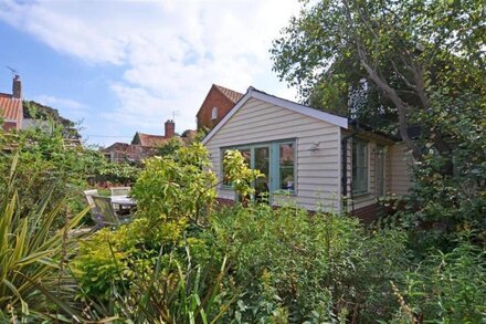 Samphire House - Four Bedroom House, Sleeps 8