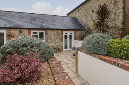 DAIRY COTTAGE, family friendly, character holiday cottage in Gatcombe