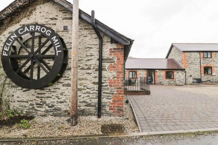 THE DAIRY, pet friendly, character holiday cottage in Carrog