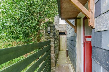 2 ISYGRAIG, pet friendly, with a garden in Corris