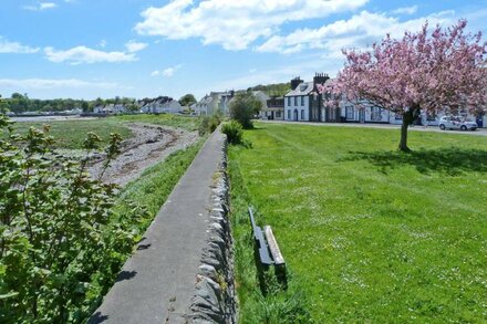 TORKELD HOLIDAY COTTAGE, pet friendly in Garlieston