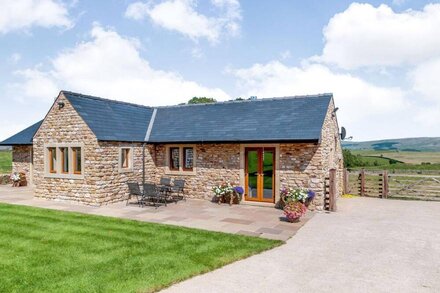 ROUTSTER COTTAGE, family friendly, luxury holiday cottage in Settle