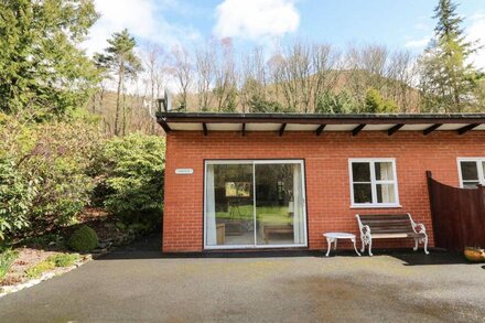 TROUT COTTAGE, with a garden in Llanwrthwl