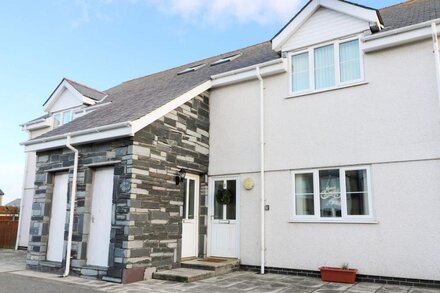 Y ENCILIAD, pet friendly, country holiday cottage in Rhosneigr