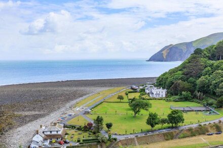 CLOONEAVIN APARTMENT 3, pet friendly in Lynmouth