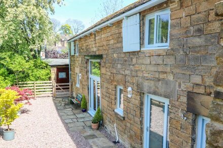 VALE BARN, family friendly, character holiday cottage in Dronfield