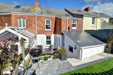 Samphire House - Three Bedroom House, Sleeps 6