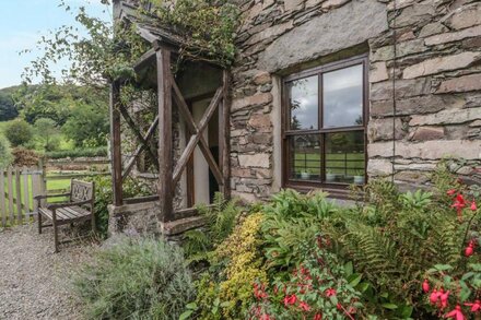 TANNER CROFT COTTAGE, family friendly, with open fire in Grasmere