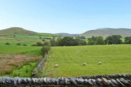 RIDDINGS BARN, family friendly, with a garden in Sedbergh