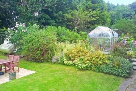 WEST WINDS, pet friendly, with a garden in Torthorwald