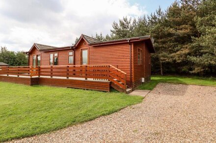 CALLOW LODGE 5, pet friendly, with pool in Beaconsfield Holiday Park