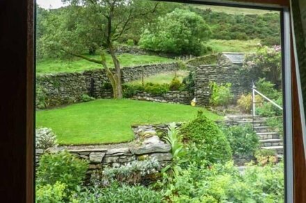 SOUTH LODGE, family friendly, with a garden in Kendal