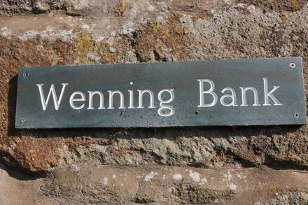 WENNING BANK, family friendly, character holiday cottage in Clapham