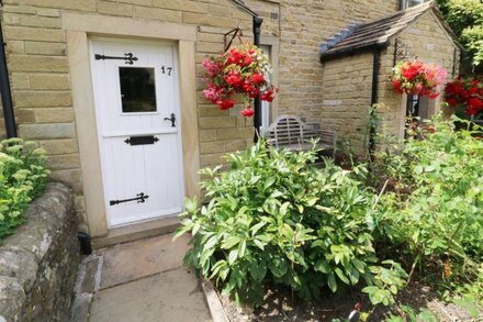 SALLY'S COTTAGE, character holiday cottage in Carleton-In-Craven