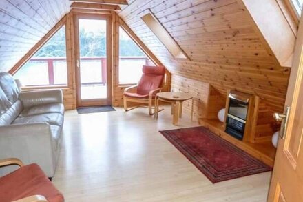 STRATHAVON CHALET, pet friendly, with a garden in Aviemore