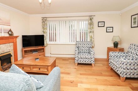 FAIRWAYS, family friendly, with a garden in Woolacombe