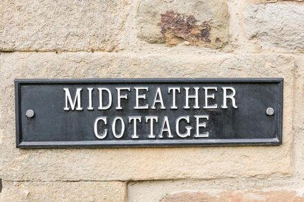 MIDFEATHER COTTAGE, family friendly, with a garden in Edale