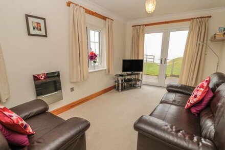 WHITE ROCK COTTAGE, country holiday cottage in Beadnell