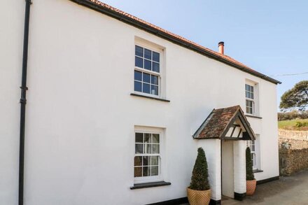 PARTRIDGE COTTAGE, pet friendly, with open fire in Ilfracombe