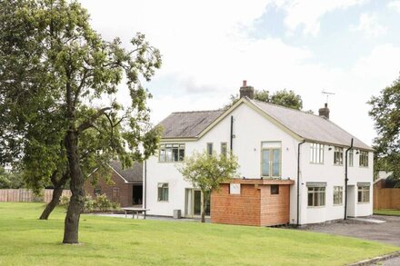 STRELLEY COURT FARM, pet friendly in Ripley, Derbyshire