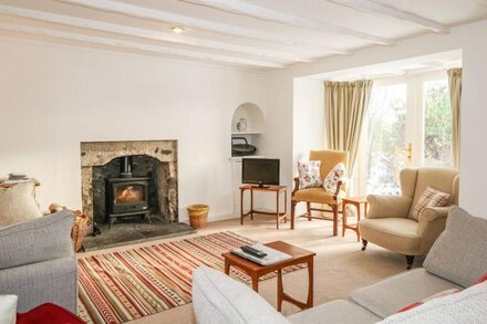 NEWLANDS, pet friendly, with open fire in Archiestown