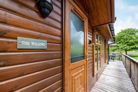 THE WILLOWS, family friendly, country holiday cottage in Narberth