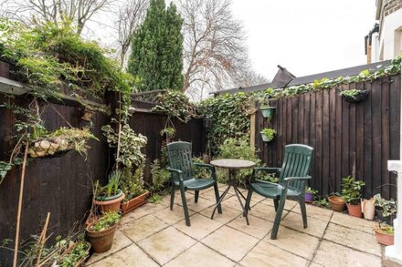 NEW Stylish 1 Bedroom Flat with Garden London