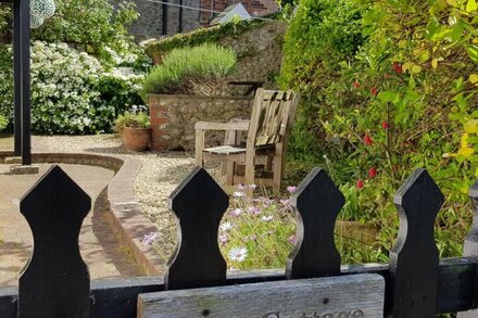 ROSE COTTAGE, family friendly, character holiday cottage in Tatworth