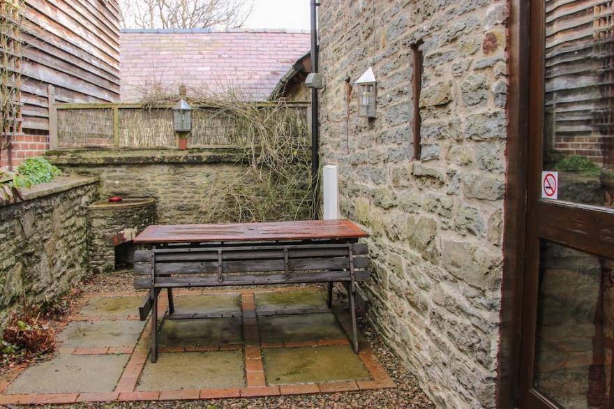 SWALLOW COTTAGE, family friendly, luxury holiday cottage in Bucknell