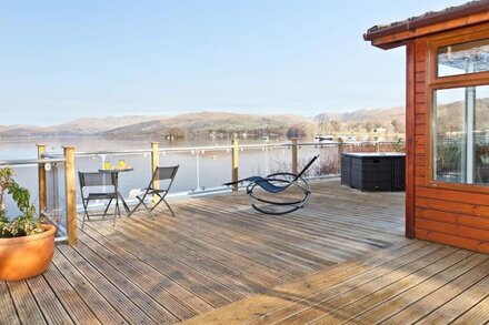 LODGE ON THE LAKE, romantic in Bowness-On-Windermere