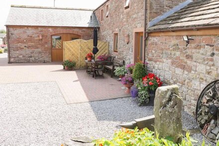 PIGGERY COTTAGE, pet friendly, with a garden in Wigton