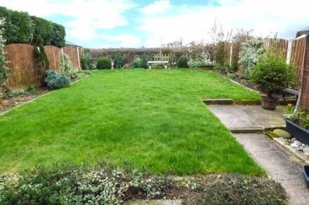 OFF PUDDLE HILL, family friendly, with a garden in Hixon